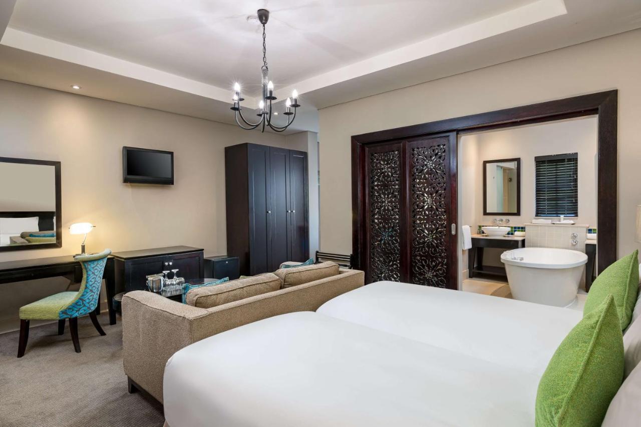 Mount Grace Hotel & Spa Магалисбург Экстерьер фото A room at the hotel
