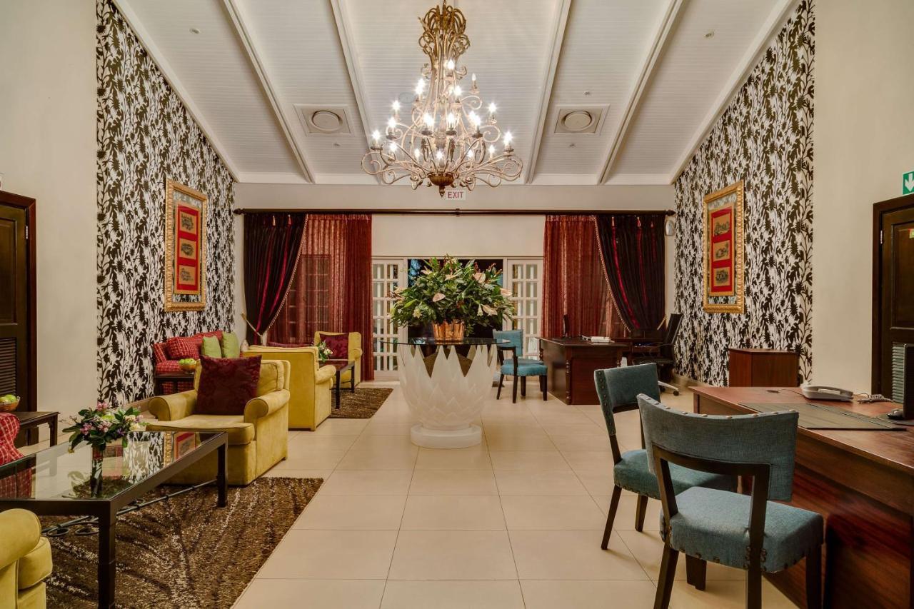 Mount Grace Hotel & Spa Магалисбург Экстерьер фото The lobby of the hotel