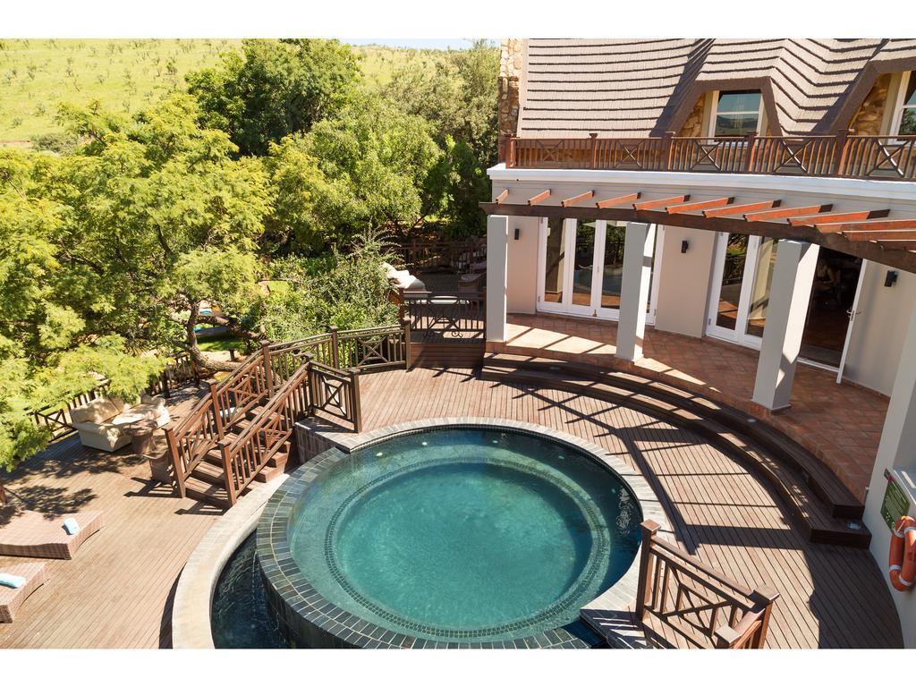 Mount Grace Hotel & Spa Магалисбург Экстерьер фото The swimming pool at the hotel