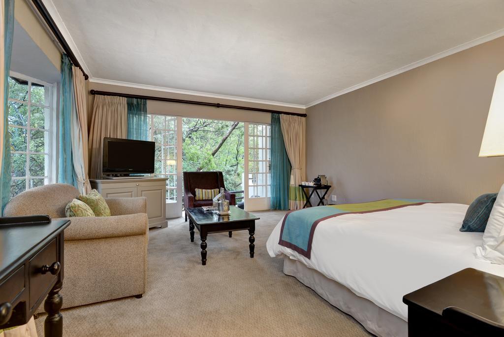 Mount Grace Hotel & Spa Магалисбург Экстерьер фото A room at the Taj Bengal