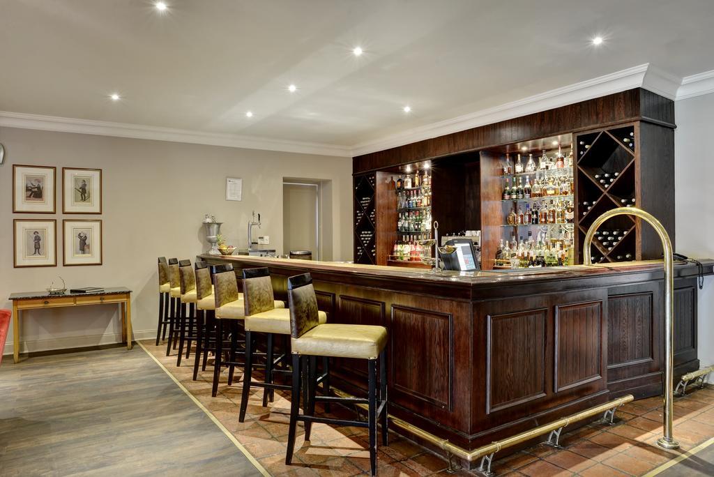 Mount Grace Hotel & Spa Магалисбург Экстерьер фото The bar at the hotel