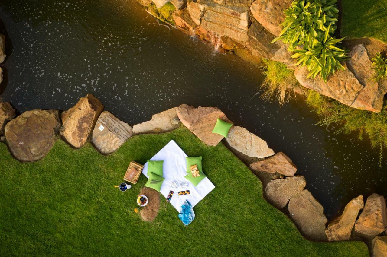 Mount Grace Hotel & Spa Магалисбург Экстерьер фото Picnic at the River