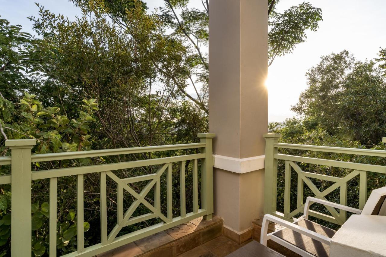 Mount Grace Hotel & Spa Магалисбург Экстерьер фото A balcony at the Four Seasons Resort